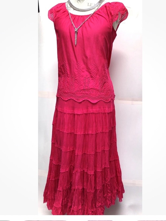 Banana Republic Dresses & Skirts - LOT OF 2: Banana Republic Eyelet Top & RUFFLED TIERED SKIRT COTTON HOT PINK MED